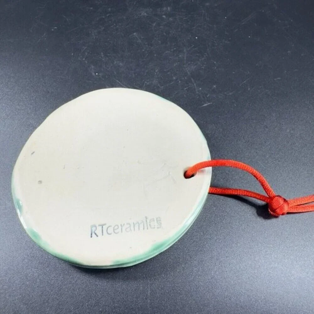 Vintage RT Ceramics Boyne City Round Wall Hanging Plaque‎ Ornament Figure VTG